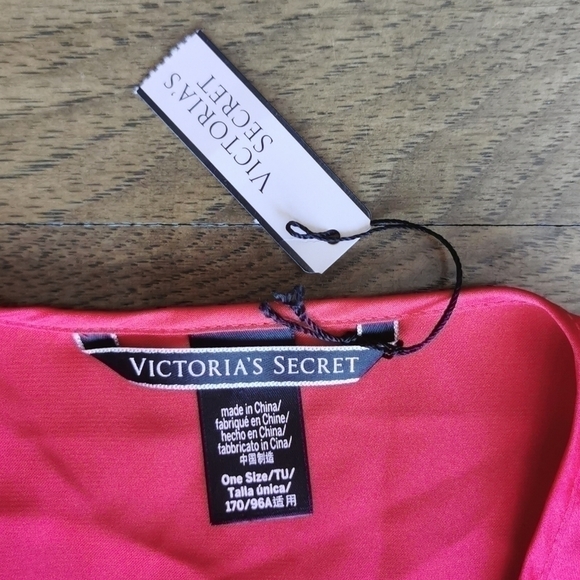 VICTORIA'S Secret Valentine Red Satin Robe Hearts New - Picture 3 of 5